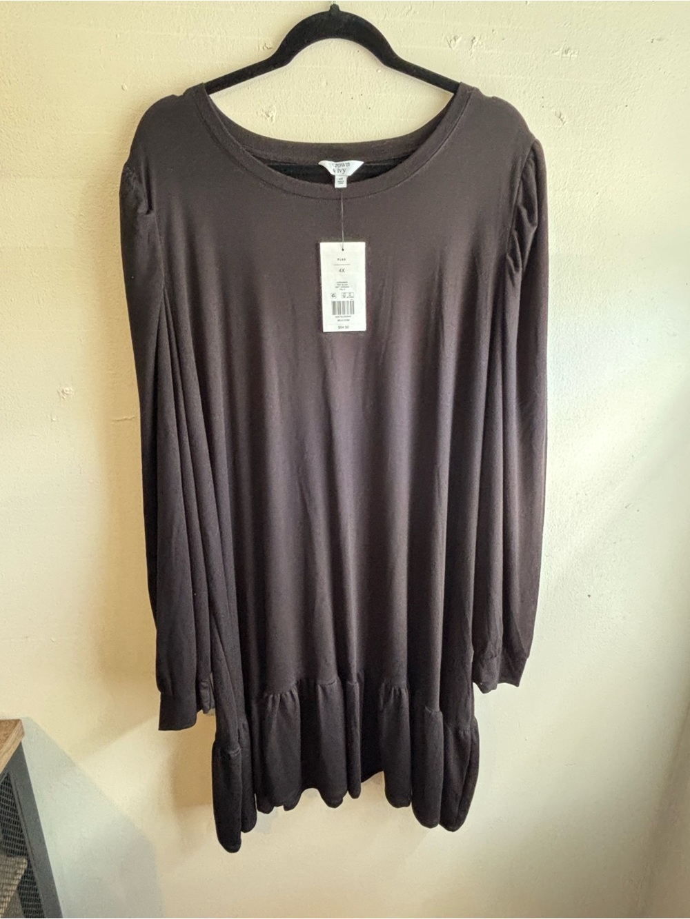 crown & ivy Black Long Sleeve Ruffle-Hem Dress